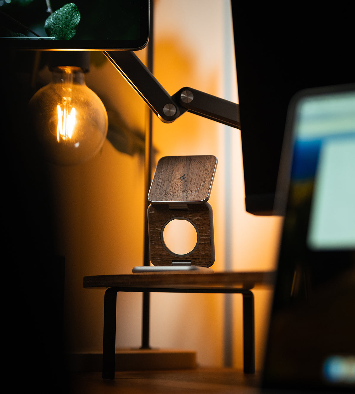 Nvy charger Pro | 3-in-1 multi opvouwbare oplaadstandaard houten uitvoering