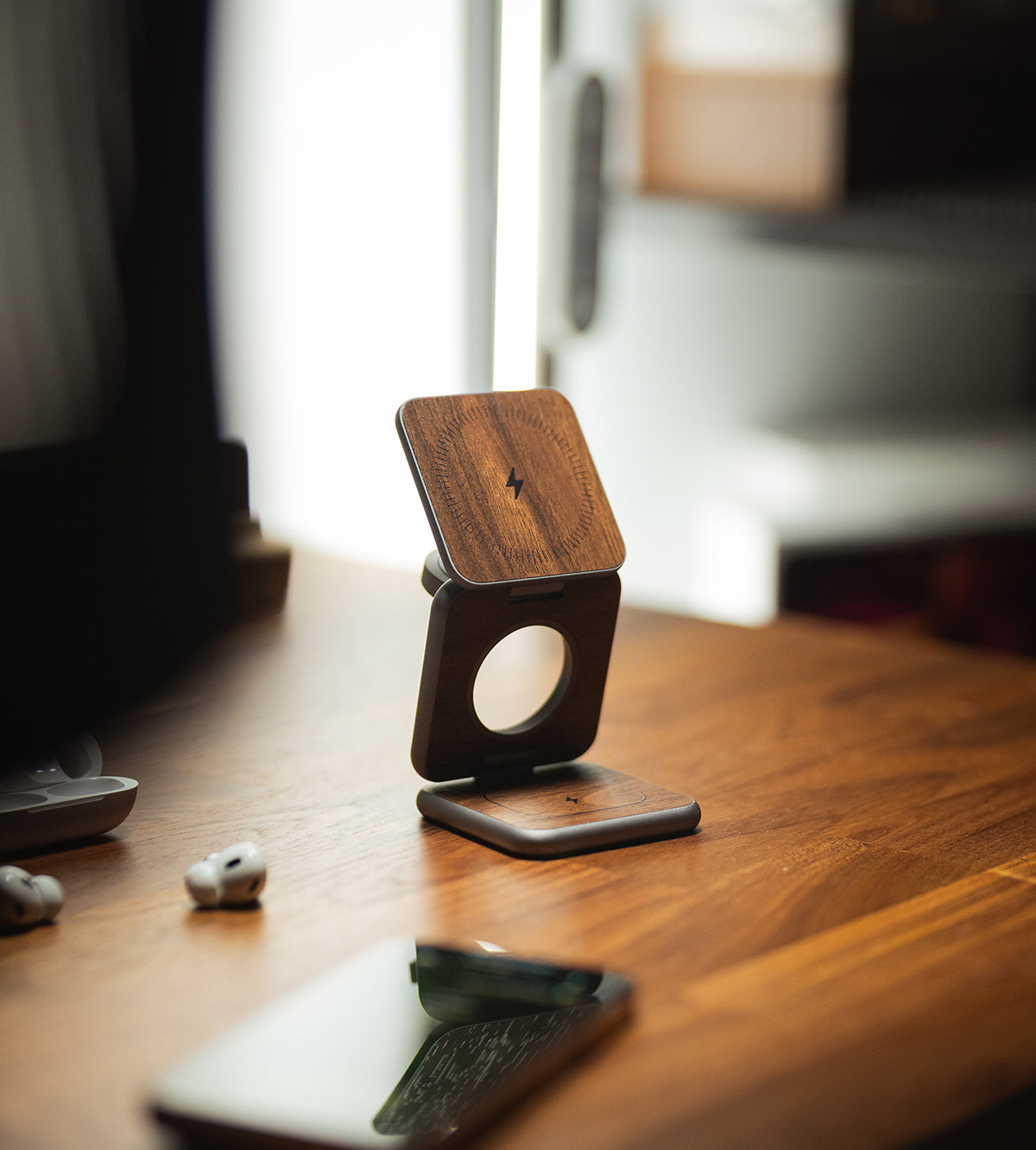 Nvy charger Pro | 3-in-1 multi opvouwbare oplaadstandaard houten uitvoering