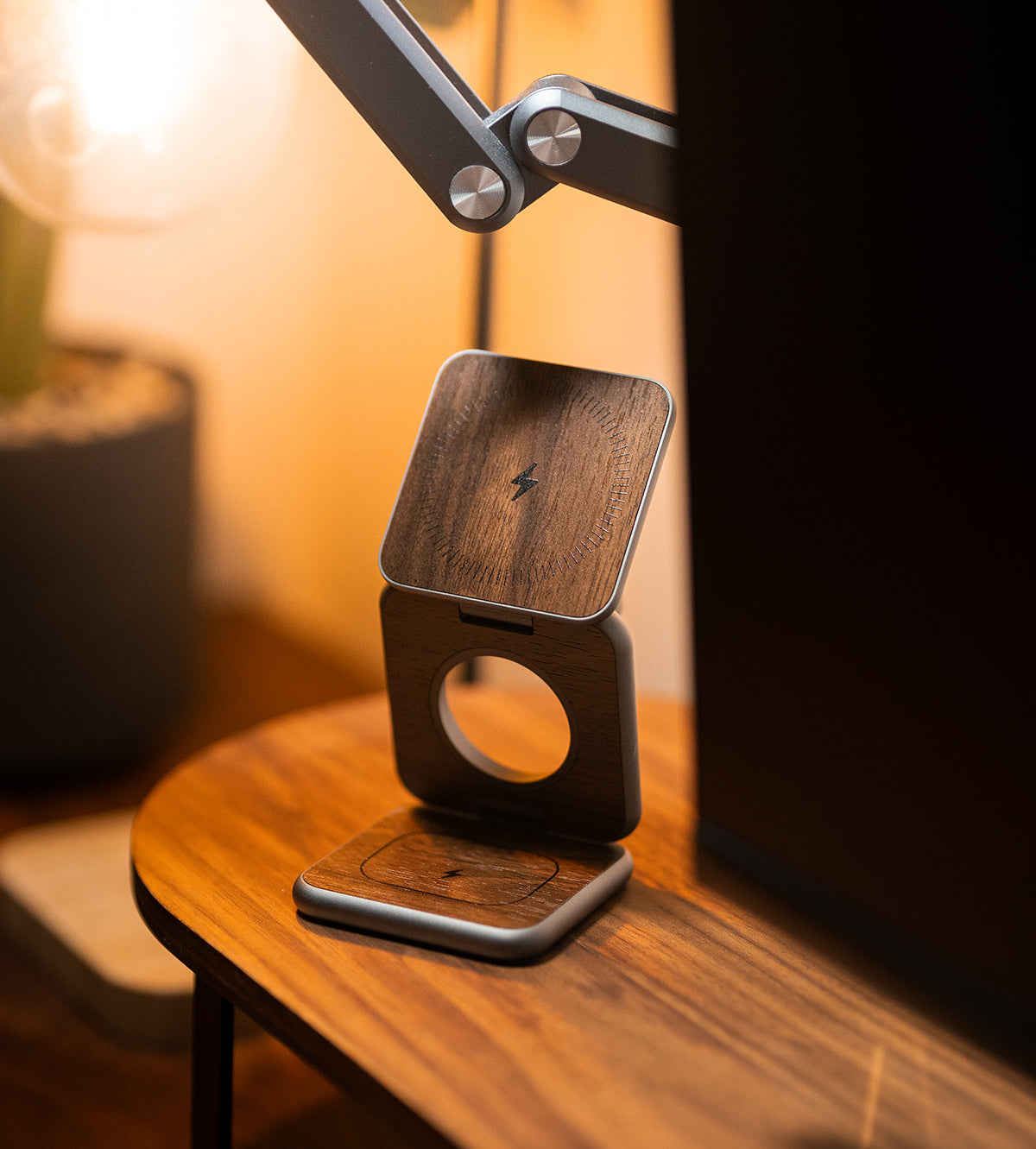 Nvy charger Pro | 3-in-1 multi opvouwbare oplaadstandaard houten uitvoering